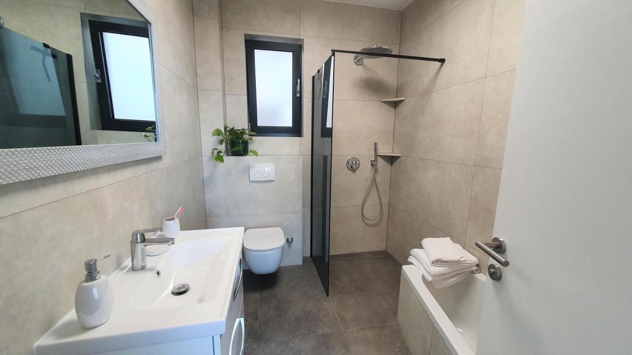 Apartments Marina Оміш Екстер'єр фото